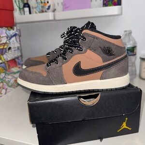 Jordan Kids' Sneakers - Black and Tan